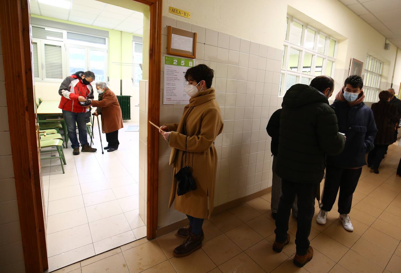 Miles de leoneses y ponferradinos ejercen su derecho a voto.