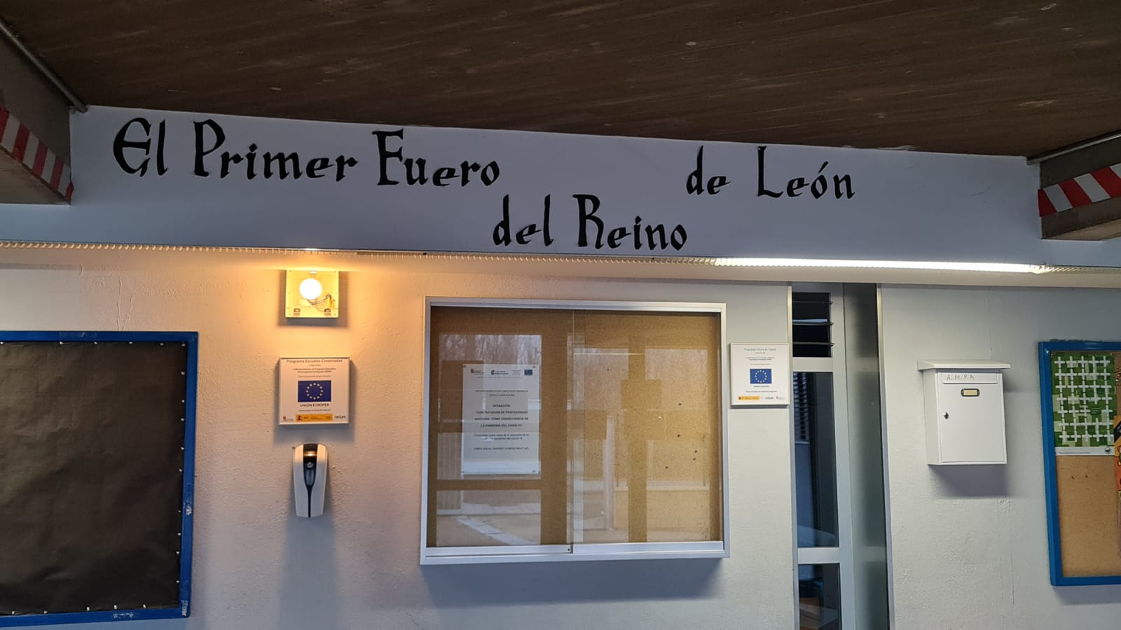 Los colegios abren sus puertas para que los ciudadanos ejerzan su derecho al voto durante todo el día.