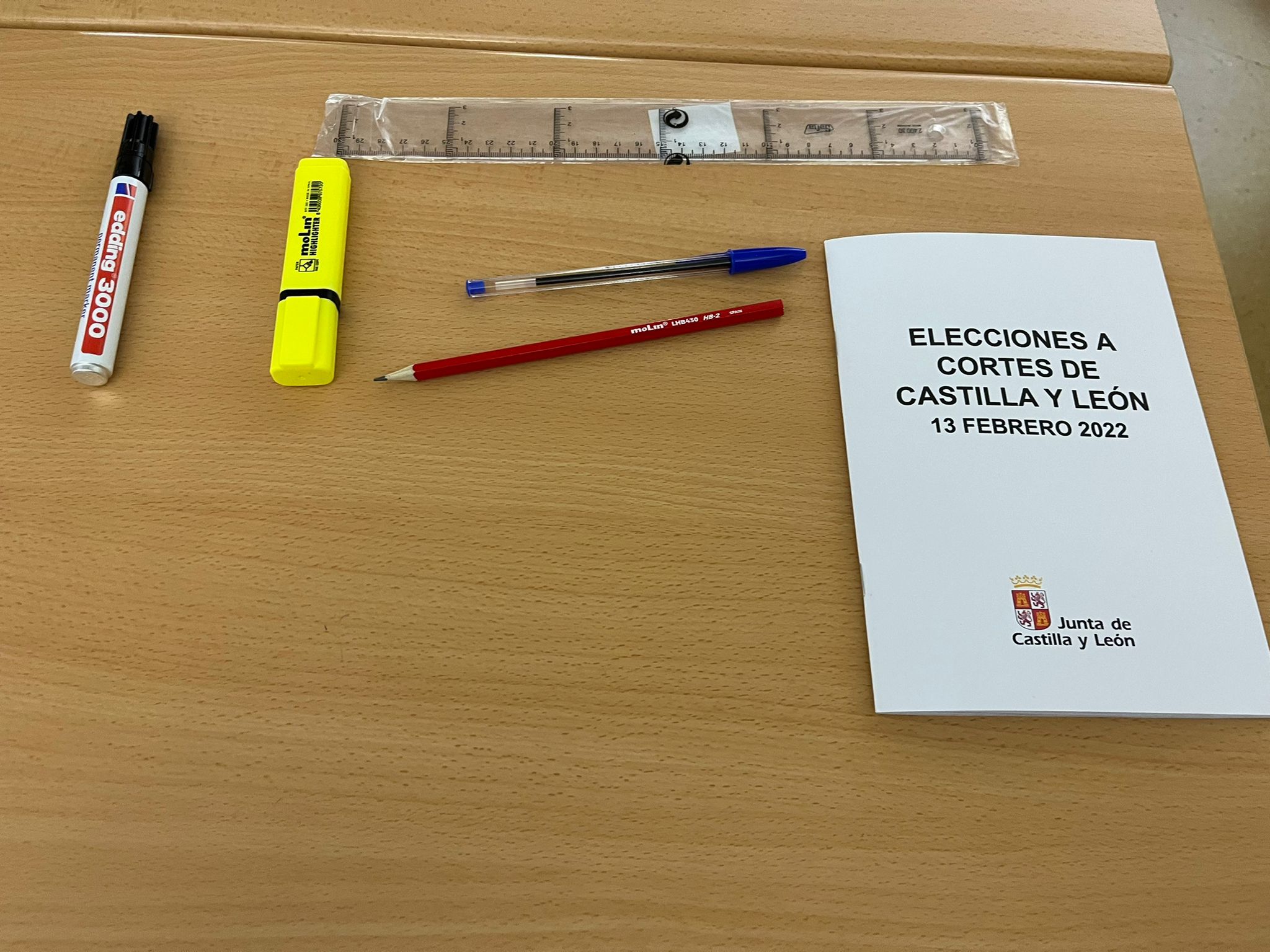 Los colegios abren sus puertas para que los ciudadanos ejerzan su derecho al voto durante todo el día.