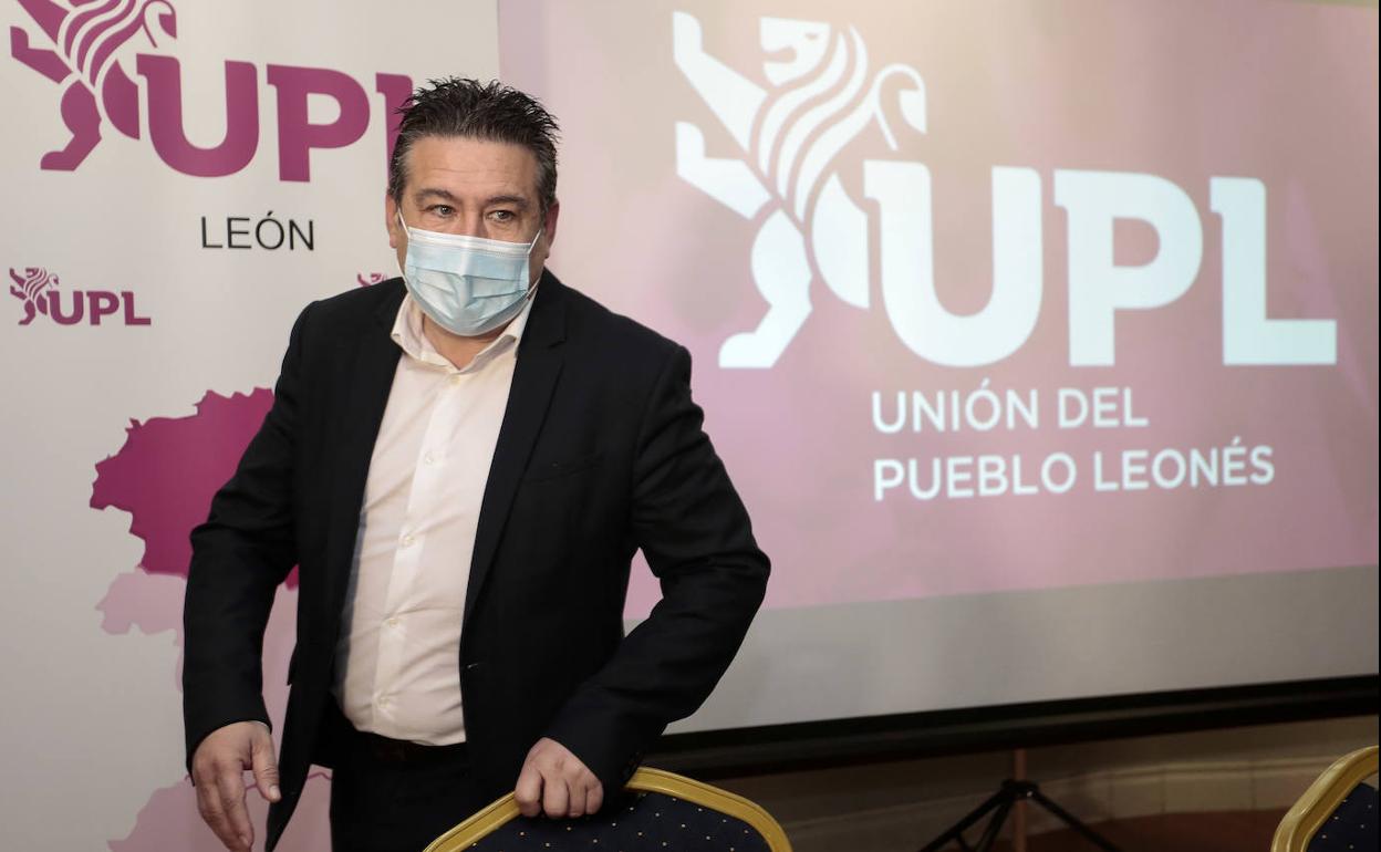 Luis Mariano Santos, secretario general de UPL, durante la noche electoral.