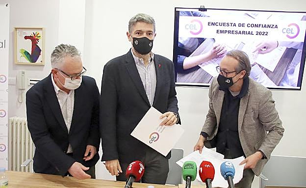 El presidente del CEL, Julio César Álvarez, presenta el informe con los resultados y conclusiones de la Encuesta de Confianza Empresarial 2022. 