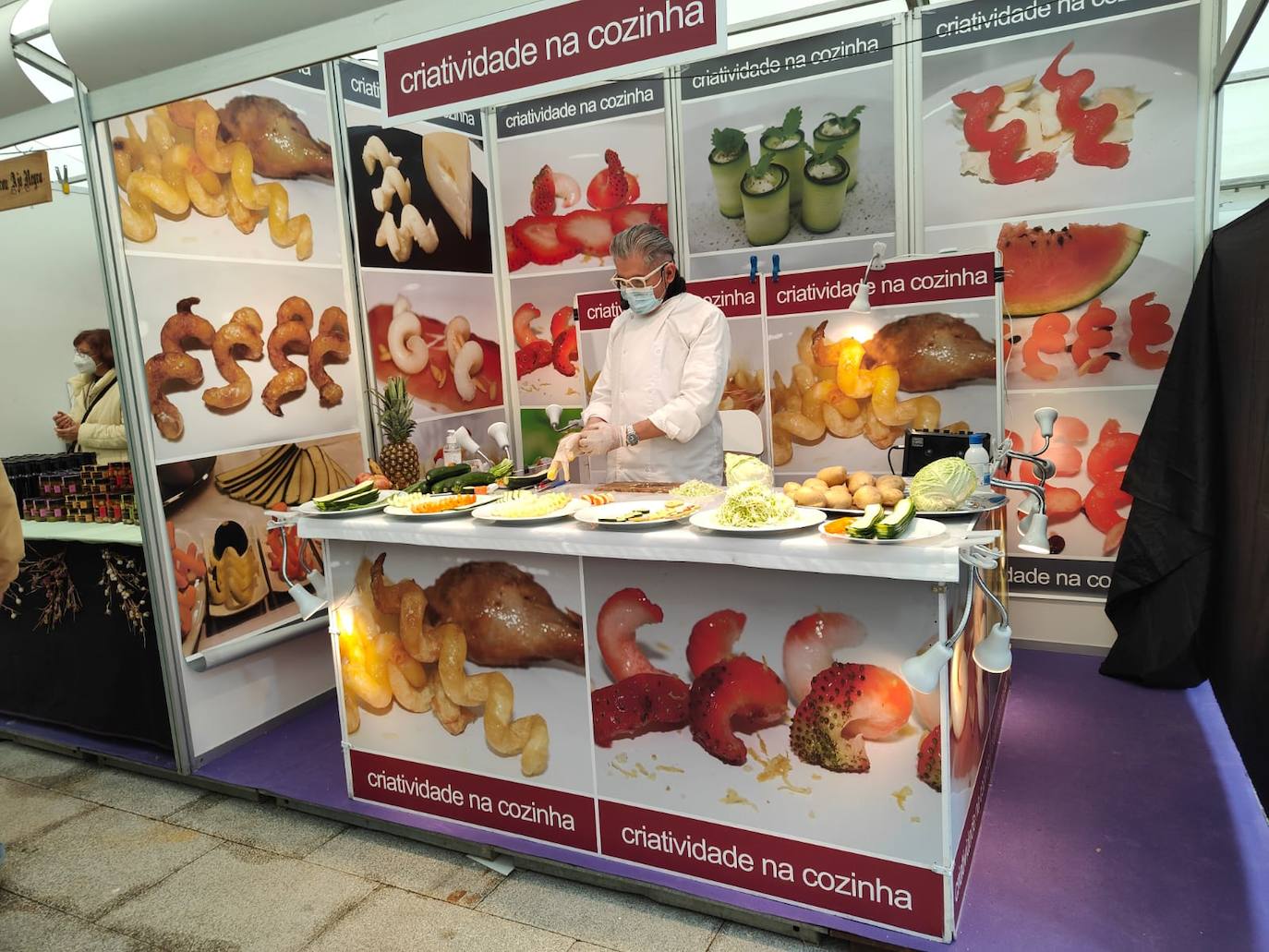 Valencia de Don Juan inaugura su tradicional Feria de Febrero. En su edición 101, este evento cuenta con más de 130 expositores divididos en dos espacios, uno en el tradicional complejo La Isla en el que se ubica la maquinaria agrícola y servicios relacionados con el sector primario y la exposición de vehículos y, el segundo, la Plaza Mayor que acoge un gran carpa para albergar stands de alimentación así como de multiservicios. 