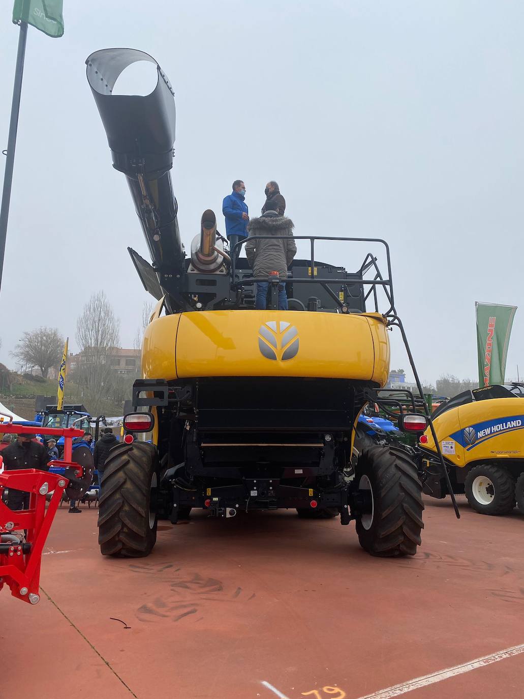 Valencia de Don Juan inaugura su tradicional Feria de Febrero. En su edición 101, este evento cuenta con más de 130 expositores divididos en dos espacios, uno en el tradicional complejo La Isla en el que se ubica la maquinaria agrícola y servicios relacionados con el sector primario y la exposición de vehículos y, el segundo, la Plaza Mayor que acoge un gran carpa para albergar stands de alimentación así como de multiservicios. 