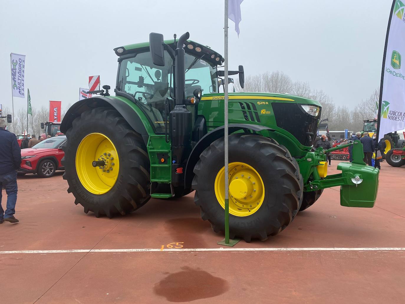 Valencia de Don Juan inaugura su tradicional Feria de Febrero. En su edición 101, este evento cuenta con más de 130 expositores divididos en dos espacios, uno en el tradicional complejo La Isla en el que se ubica la maquinaria agrícola y servicios relacionados con el sector primario y la exposición de vehículos y, el segundo, la Plaza Mayor que acoge un gran carpa para albergar stands de alimentación así como de multiservicios. 