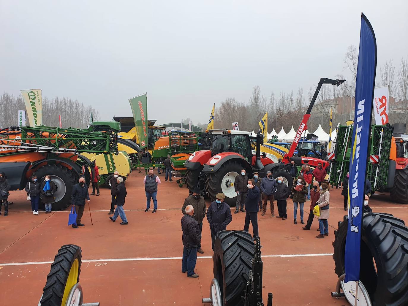 Valencia de Don Juan inaugura su tradicional Feria de Febrero. En su edición 101, este evento cuenta con más de 130 expositores divididos en dos espacios, uno en el tradicional complejo La Isla en el que se ubica la maquinaria agrícola y servicios relacionados con el sector primario y la exposición de vehículos y, el segundo, la Plaza Mayor que acoge un gran carpa para albergar stands de alimentación así como de multiservicios. 