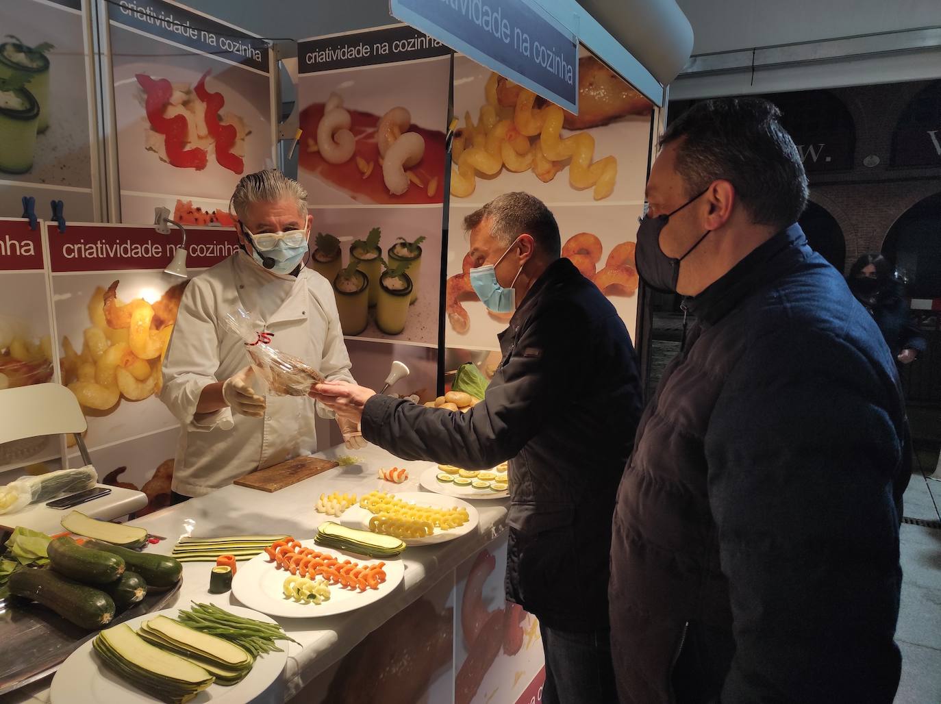 Este sábado 19 de febrero, a las 12:00 horas, junto a la exposición de tractores antiguos, en el entorno del Castillo se celebrará el II Concurso-Exposición de Burros de raza Zamorano-Leonesa.