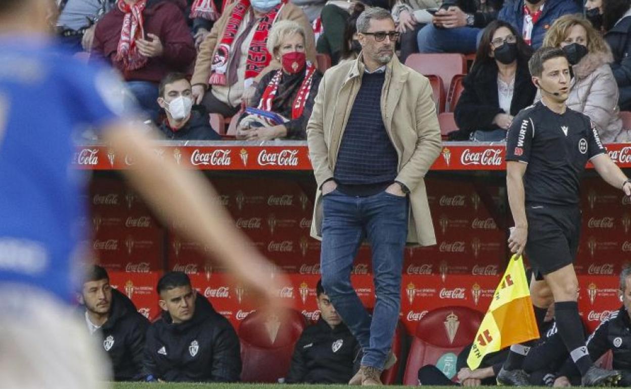 Jon Pérez Bolo, durante el partido en El Molinón ante el Sporting.