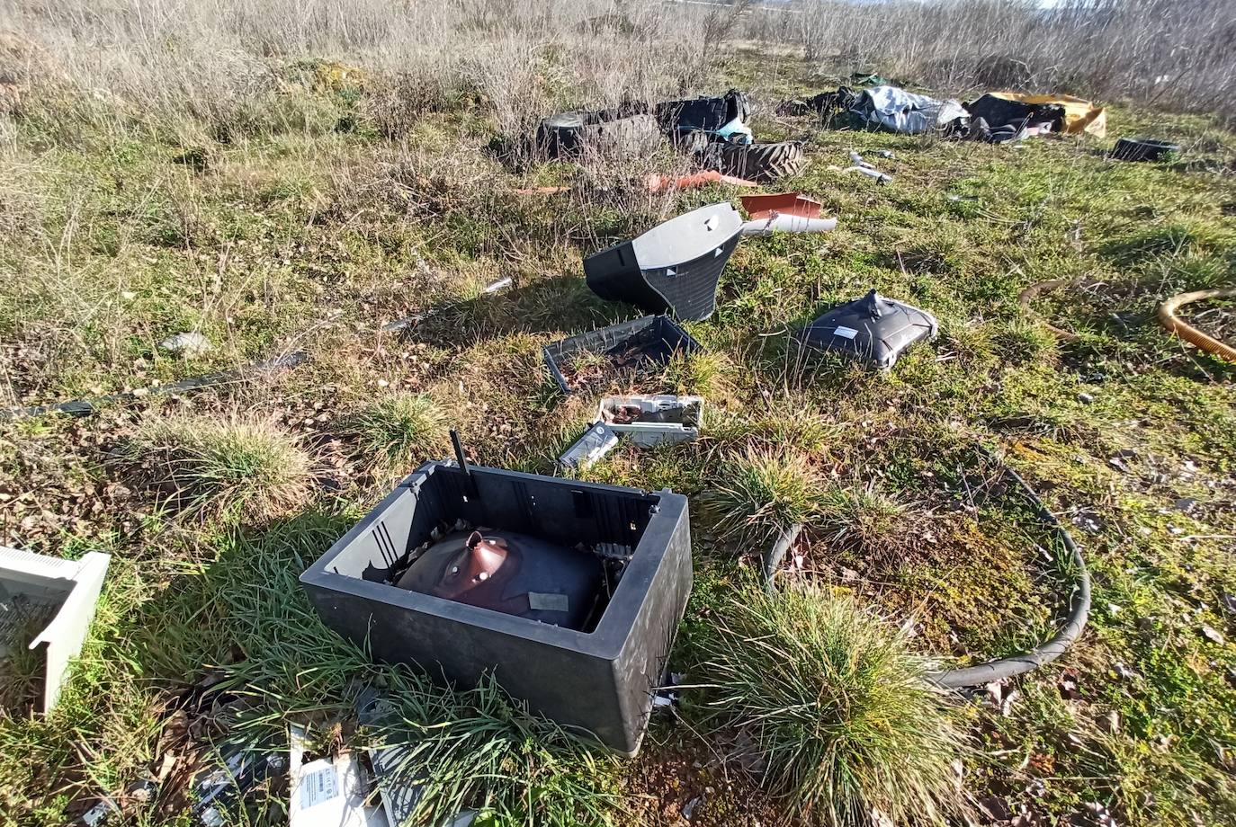 Fotos: Vertederos ilegales en la zona de La Cogolla en la pedanía ponferradina de Fuentesnuevas