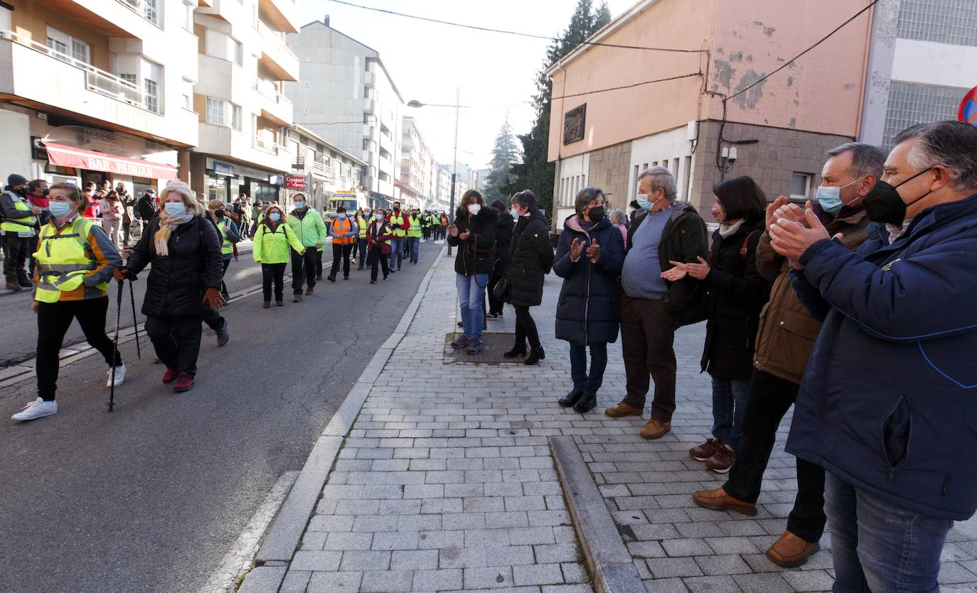 Primera etapa de la marcha en defensa de la sanidad pública Laciana-Bierzo (Villablino-Ponferrada).