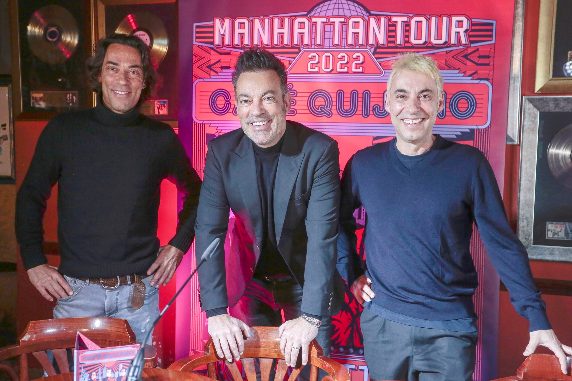 El grupo leonés Café Quijano, presenta su nuevo disco 'Manhattan'. En la imagen, Óscar, Manuel y Raúl durante la presentación.