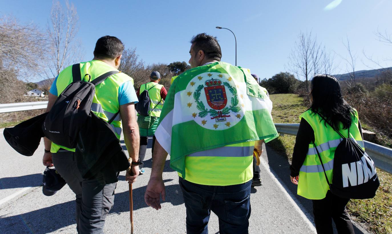 Segunda etapa de la marcha a pie entre Villablino y Ponferrada en defensa de la sanidad pública de Laciana y del Bierzo, que transcurre entre las localidades de Palacios del Sil y Páramo del Sil.