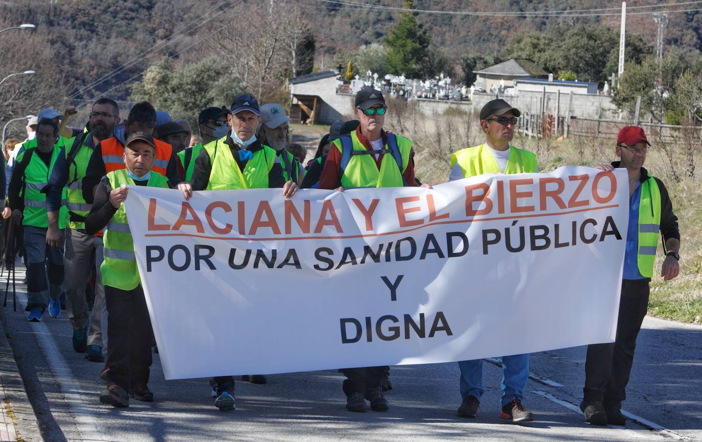 Segunda etapa de la marcha a pie entre Villablino y Ponferrada en defensa de la sanidad pública de Laciana y del Bierzo, que transcurre entre las localidades de Palacios del Sil y Páramo del Sil.