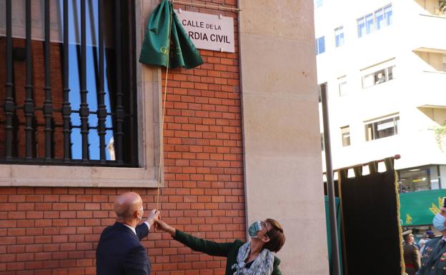 Galería. Ordoño II se convierte en el escenario de un desfile militar en homenaje a la Guardia Civil.