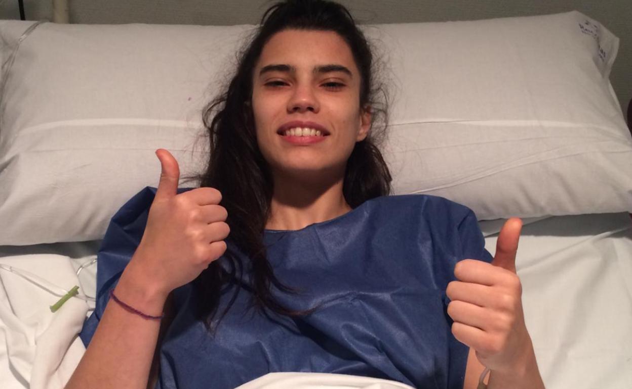 La jugadora Beatriz Andrés, operada de éxito de su lesión de rodilla.