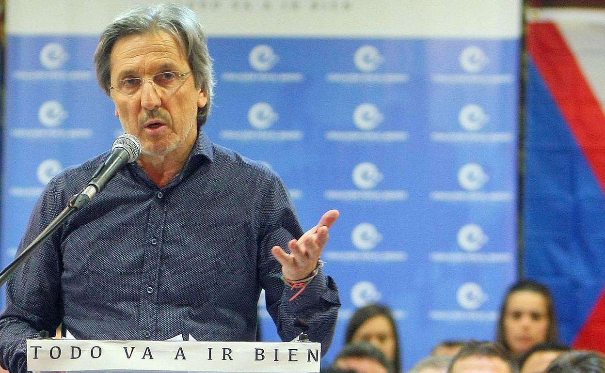 Pedro Muñoz, durante una intervención en un mitin político con la formación que lideraba. 