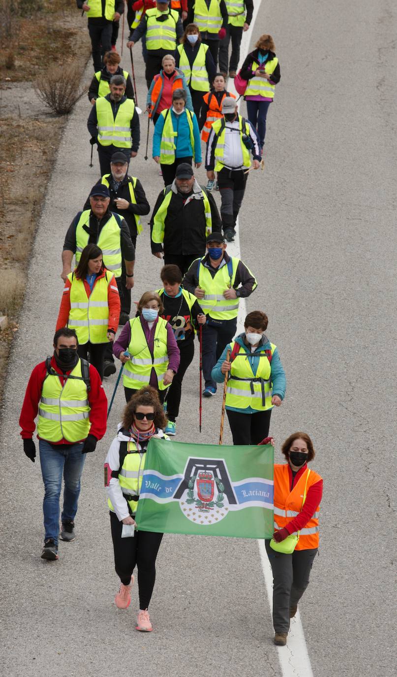 Cuarta etapa de la marcha a pie entre Villablino y Ponferrada en defensa de la sanidad pública de Laciana y del Bierzo, entte las localidades de Toreno y Cubillos del Sil.