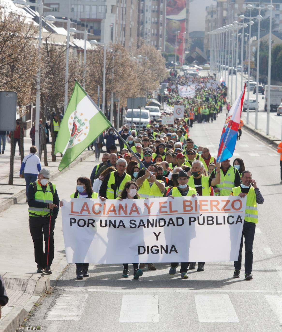 La marcha blanca avanza en su camino a Ponferrada. Los componentes de la misma remarcan la urgente necesidad de contar con medios sanitarios necesarios para atender la zona