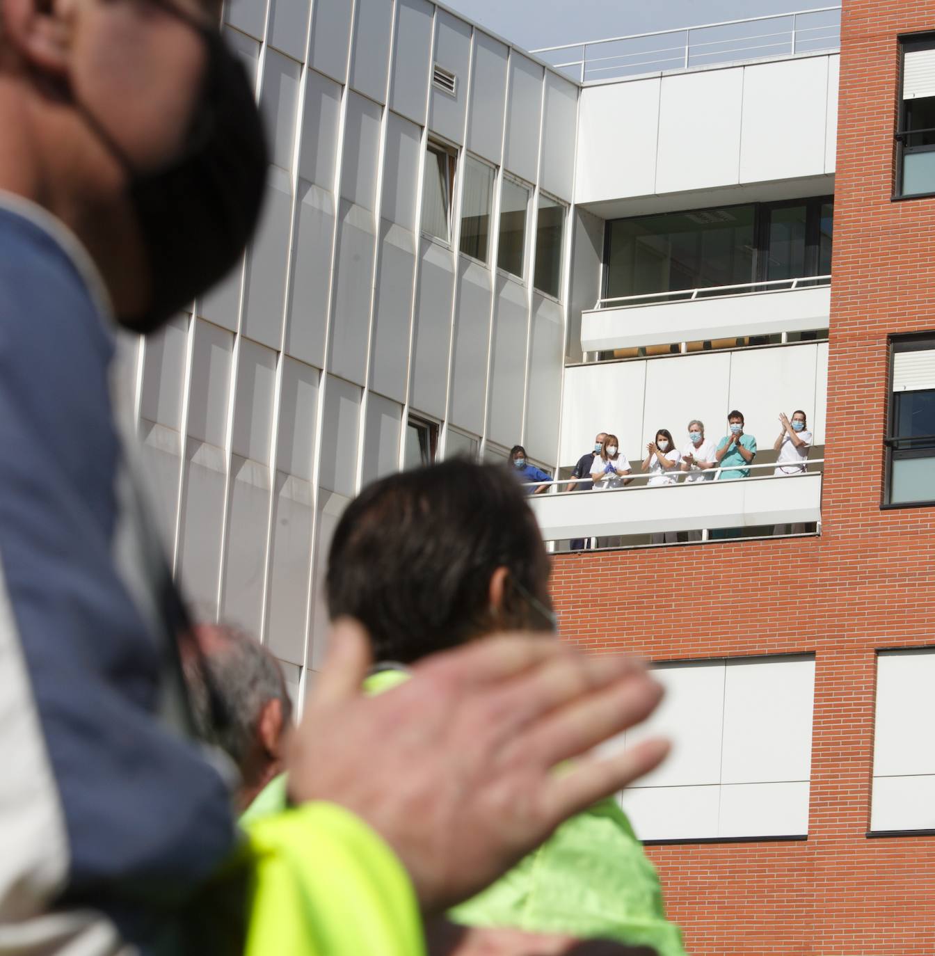 La marcha blanca avanza en su camino a Ponferrada. Los componentes de la misma remarcan la urgente necesidad de contar con medios sanitarios necesarios para atender la zona