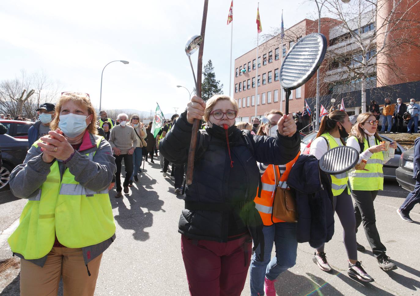 La marcha blanca avanza en su camino a Ponferrada. Los componentes de la misma remarcan la urgente necesidad de contar con medios sanitarios necesarios para atender la zona