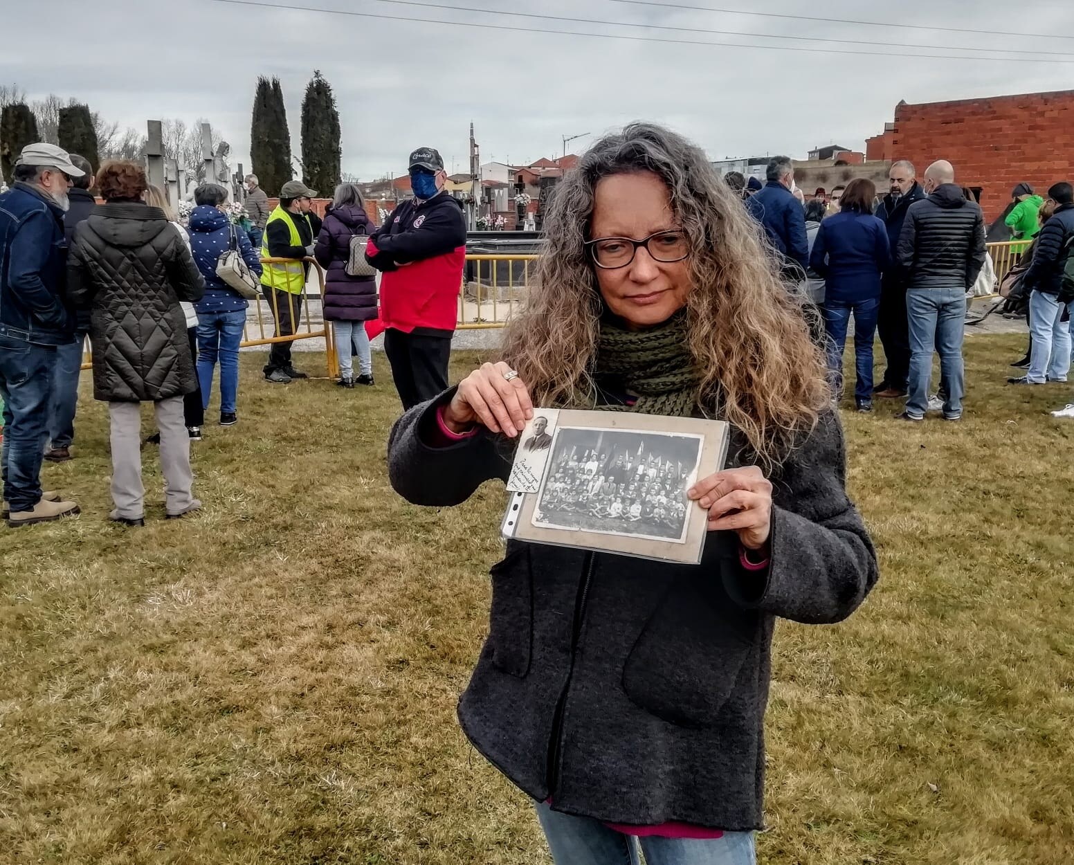 La ARMH prosigue con la prospección en el cementerio de Villadangos del Páramo, después de los rapidos resultados de la jornada anterior 