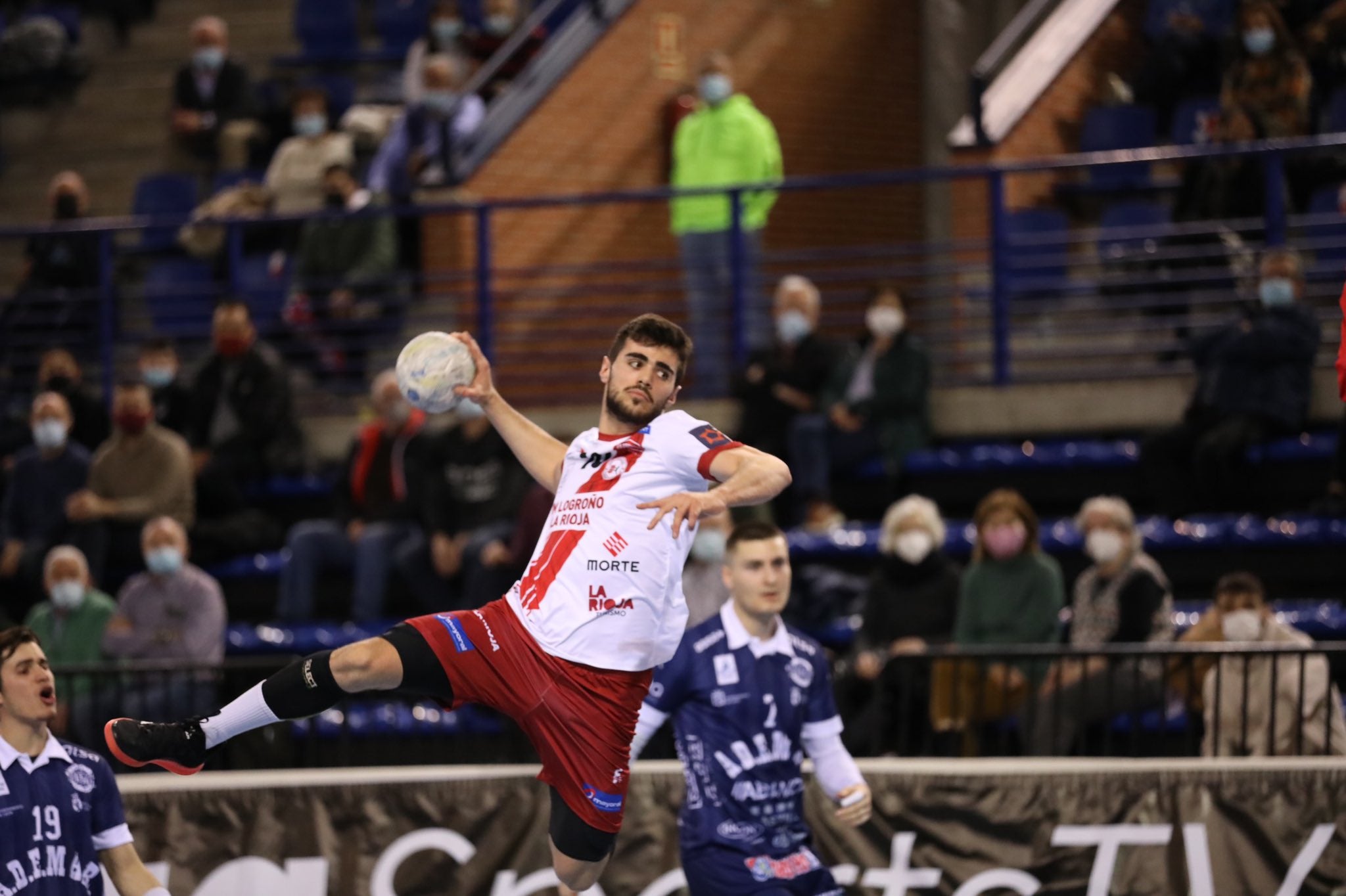 El conjunto leonés logró un triunfo agónico en tierras riojanas.