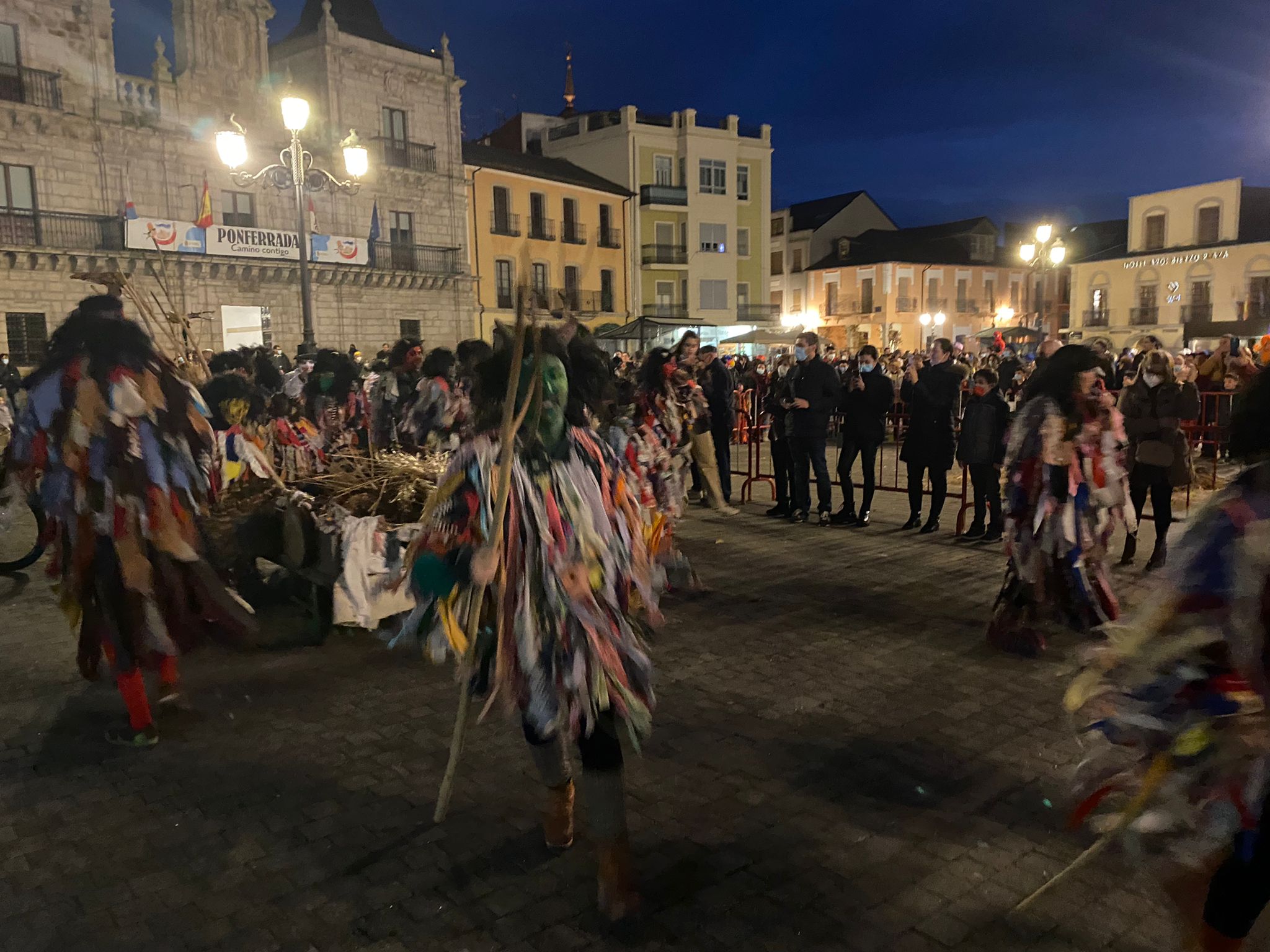 Fotos: Ponferrada se acerca al fuego del entroido