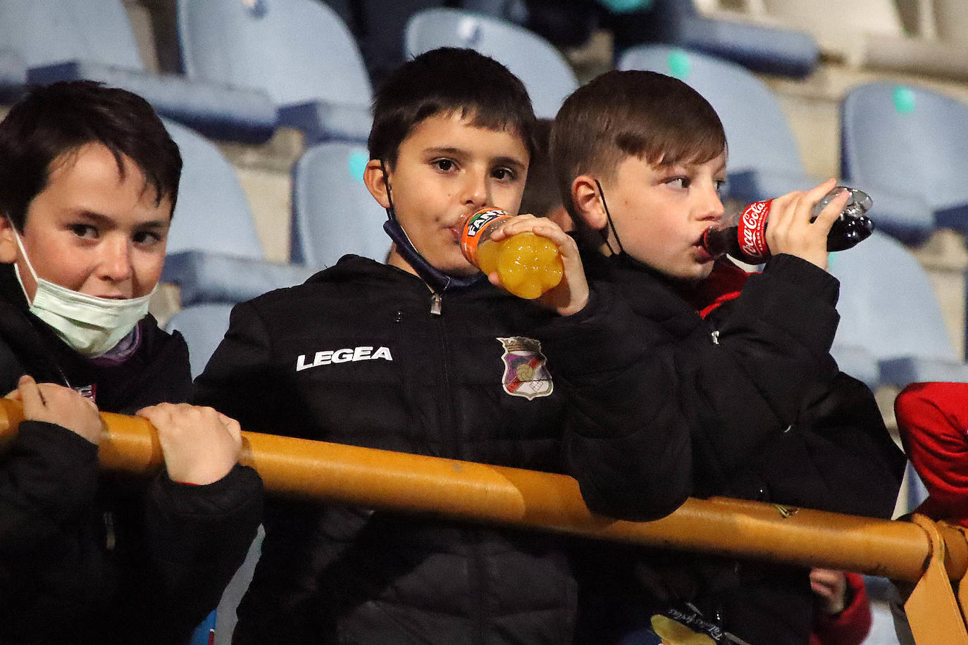 El conjunto leonés logró imponerse al equipo navarro con goles de Buenacasa, Vitoria y Solís