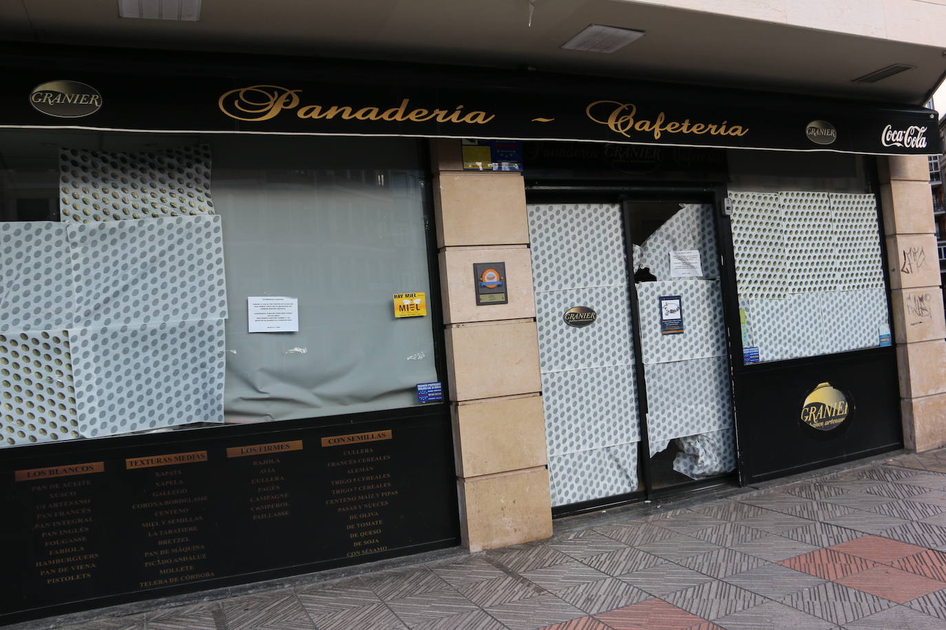 La panadería Granier empapelada por su cierre