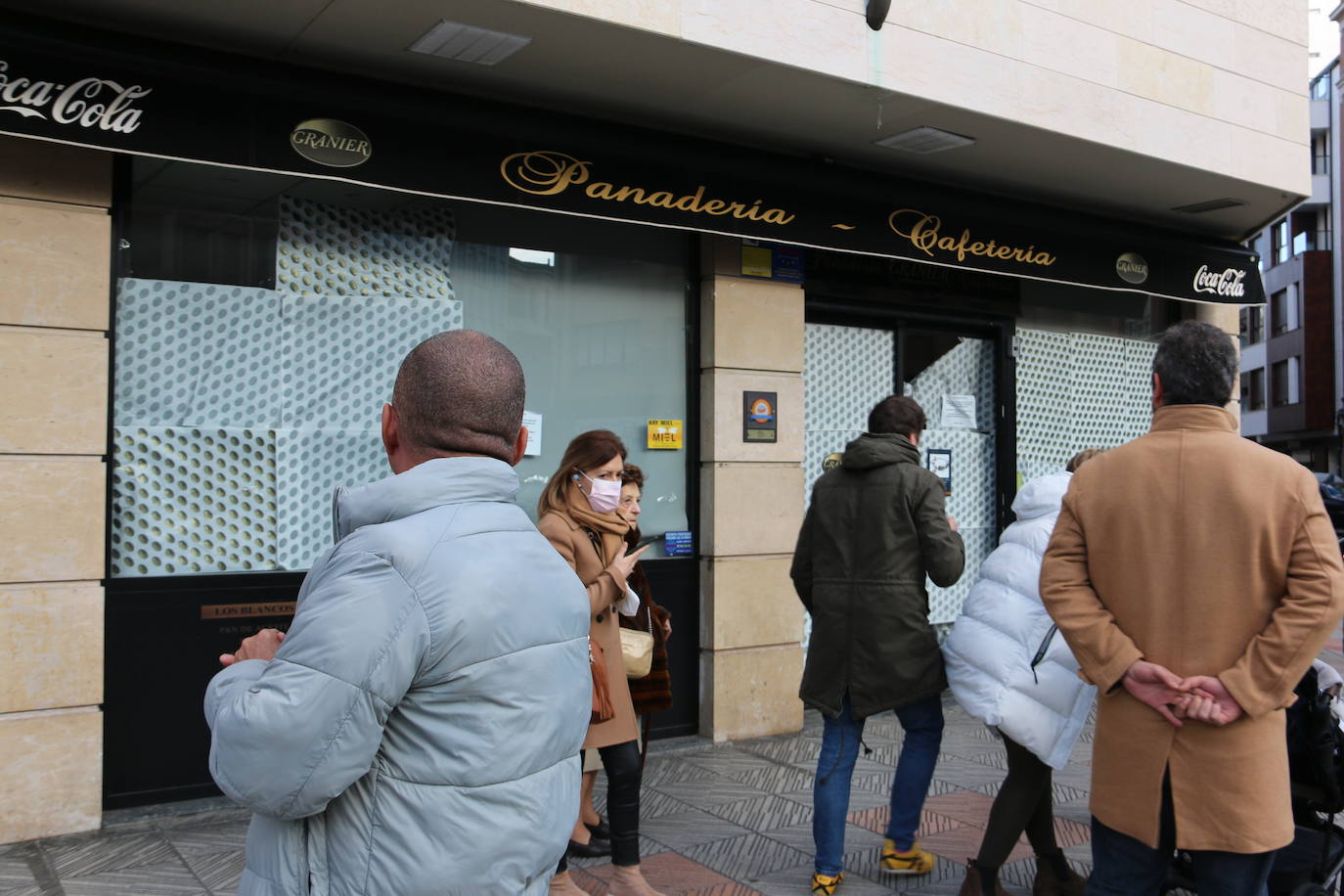 La panadería Granier empapelada por su cierre