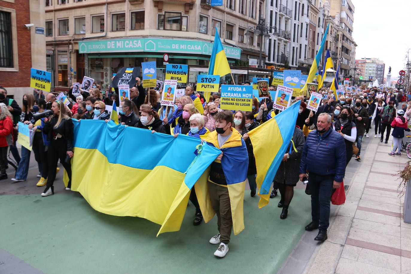 Miles de personas recorren la distancia entre Guzmán y Botines para apoyar al pueblo ucraniano en la guerra que están sufriendo a miles de kilómetros.