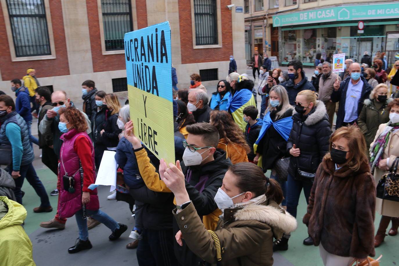 Miles de personas recorren la distancia entre Guzmán y Botines para apoyar al pueblo ucraniano en la guerra que están sufriendo a miles de kilómetros.