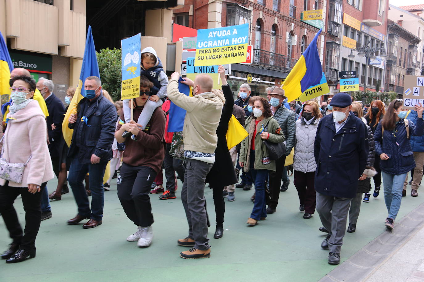 Miles de personas recorren la distancia entre Guzmán y Botines para apoyar al pueblo ucraniano en la guerra que están sufriendo a miles de kilómetros.