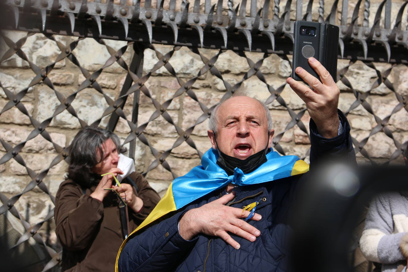 Miles de personas recorren la distancia entre Guzmán y Botines para apoyar al pueblo ucraniano en la guerra que están sufriendo a miles de kilómetros.