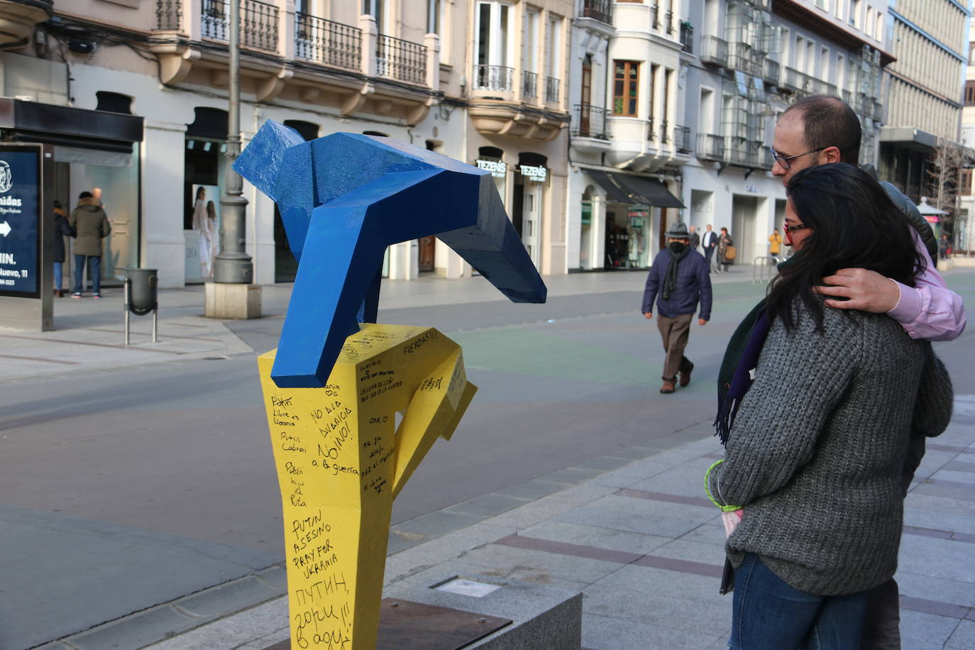 La escultura de Javier Robles refleja un nuevo significado tras la crisis de Ucrania.