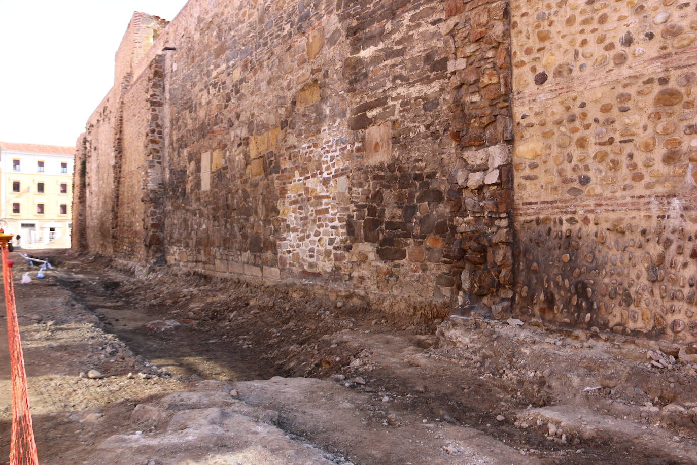 Los arqueólogos siguen buscando vestigios a la espera de dar paso a las obras de peatonalización de las calles Carreras y Los Cubos.