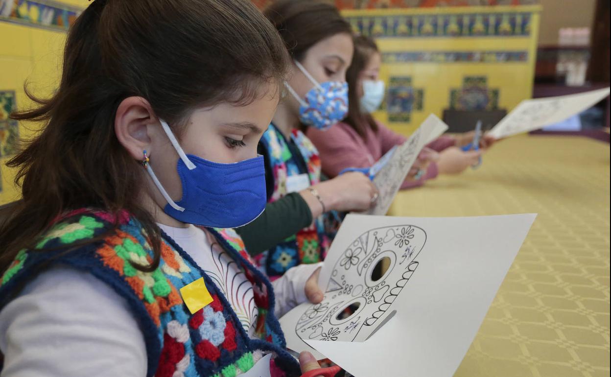 El Museo de la Emigración Leonesa estrena, con motivo del carnaval, los talleres infantiles 'Pequeño México'.