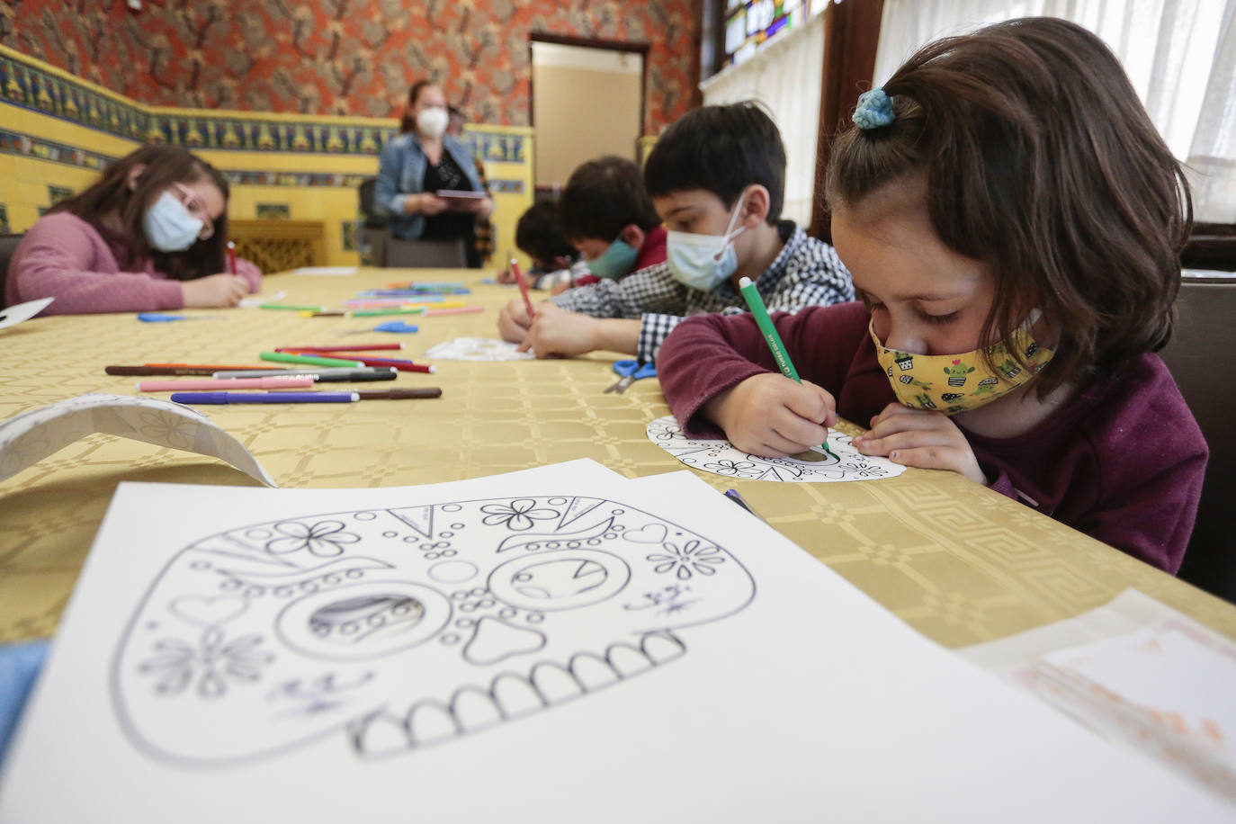 Ofrece diversas actividades lúdicas y culturales infantiles para que los más pequeños descubran el país azteca y los lazos que la emigración tejió entre España y América.