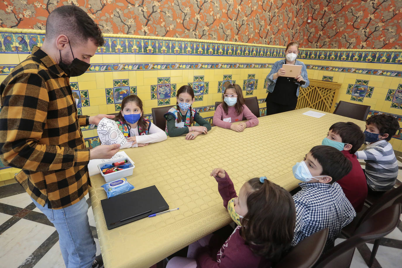 Ofrece diversas actividades lúdicas y culturales infantiles para que los más pequeños descubran el país azteca y los lazos que la emigración tejió entre España y América.