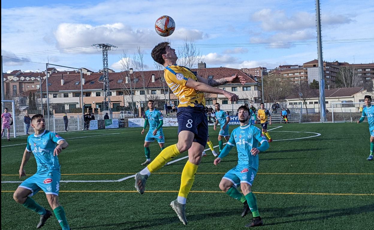 Un lance de partido disputado entre el Diocesanos y el Atlético Astorga.