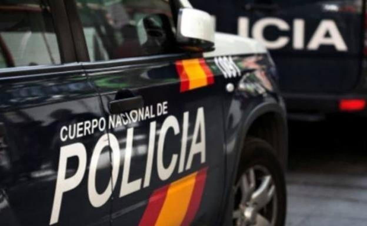 Vehículo de la Policía Nacional, cuerpo que está investigando este caso.