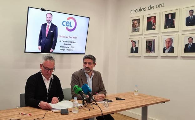 El secretario general del CEL, Nicesio Álvarez, y el presidente, Julio César Álvarez, presentan al nuevo Círculo de Oro.