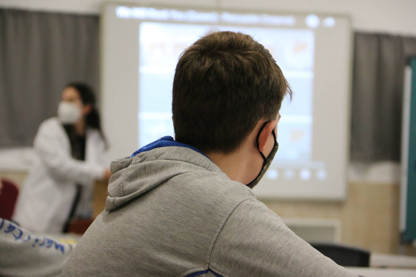 Este centro educativo de referencia en León oferta los niveles de Educación Infantil, Primaria y Secundaria y apuesta por la inclusión y atención al a diversidad, la educación digital y el compromiso con la pedagogía del cuidado, de la confianza mutua, del desarrollo académico y cívico y hacia la interioridad.