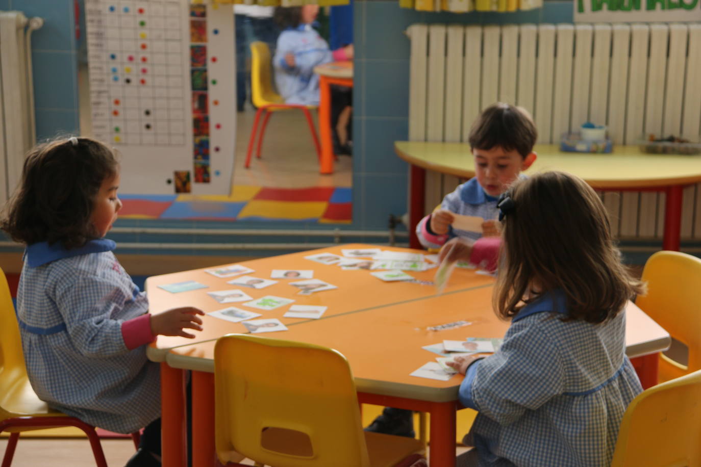 Este centro educativo de referencia en León oferta los niveles de Educación Infantil, Primaria y Secundaria y apuesta por la inclusión y atención al a diversidad, la educación digital y el compromiso con la pedagogía del cuidado, de la confianza mutua, del desarrollo académico y cívico y hacia la interioridad.