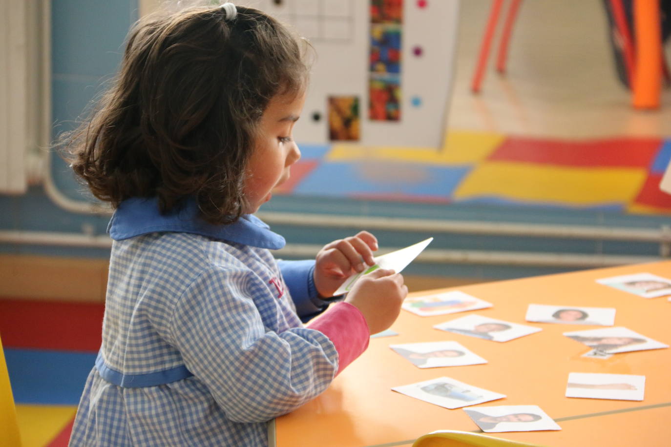 Este centro educativo de referencia en León oferta los niveles de Educación Infantil, Primaria y Secundaria y apuesta por la inclusión y atención al a diversidad, la educación digital y el compromiso con la pedagogía del cuidado, de la confianza mutua, del desarrollo académico y cívico y hacia la interioridad.