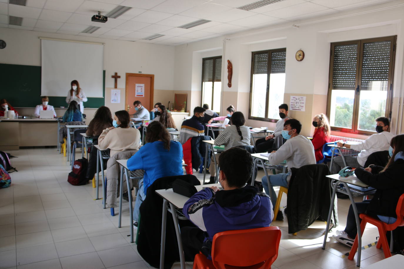 Este centro de referencia en León oferta educación desde guardería hasta bachillerato | Compaginar proyectos de innovación docente con la cercanía y el acompañamiento a los alumnos en todas las etapas hacen de este centro concertado un entorno privilegiado para el aprendizaje.