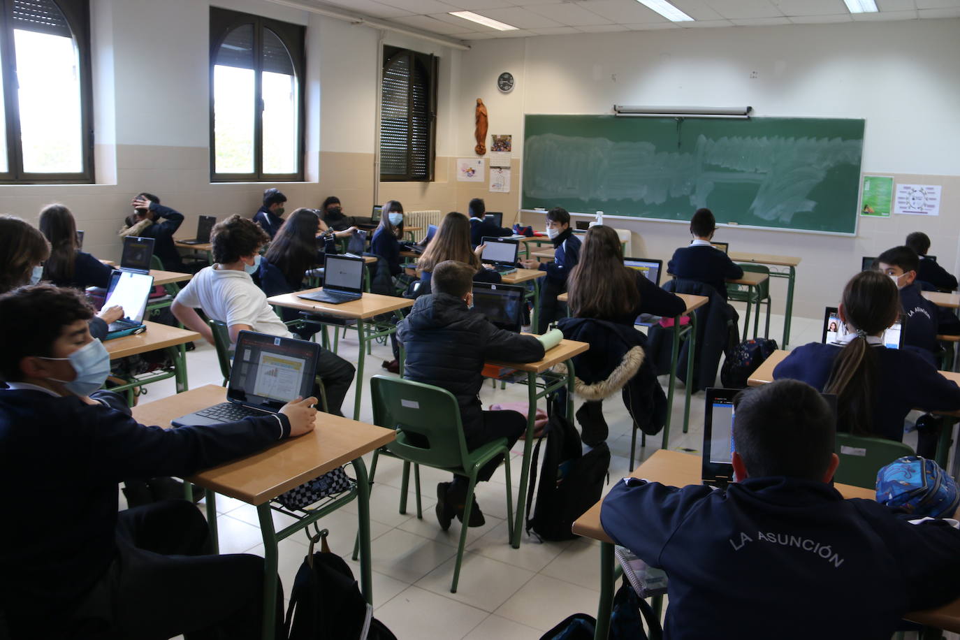 Este centro de referencia en León oferta educación desde guardería hasta bachillerato | Compaginar proyectos de innovación docente con la cercanía y el acompañamiento a los alumnos en todas las etapas hacen de este centro concertado un entorno privilegiado para el aprendizaje.