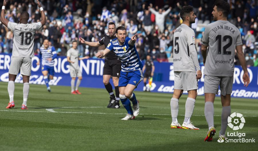 El conjunto berciano recibe a los pitiusos, entrenados por el conocido Paco Jémez, con el playoff como gran batalla entre ambos