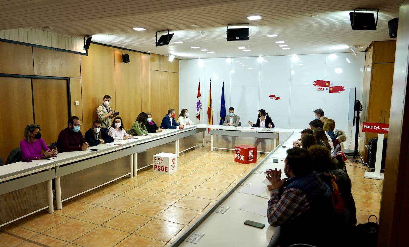 El secretario general del PSOECyL, Luis Tudanca, comparece en rueda de prensa tras presidir la reunión de la Comisión Ejecutiva del Partido Socialista de Castilla y León.