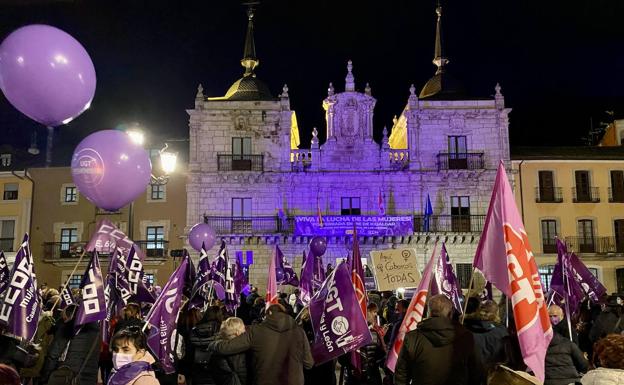 Imagen de la concentración en la Plaza del Ayuntamiento.