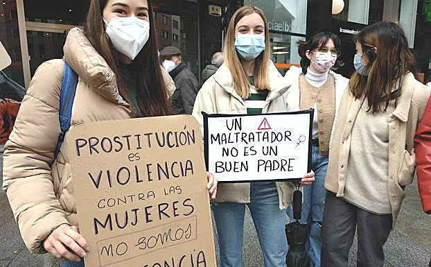 Galería. Un instante de las concentraciones de este martes en Ponferrada. 